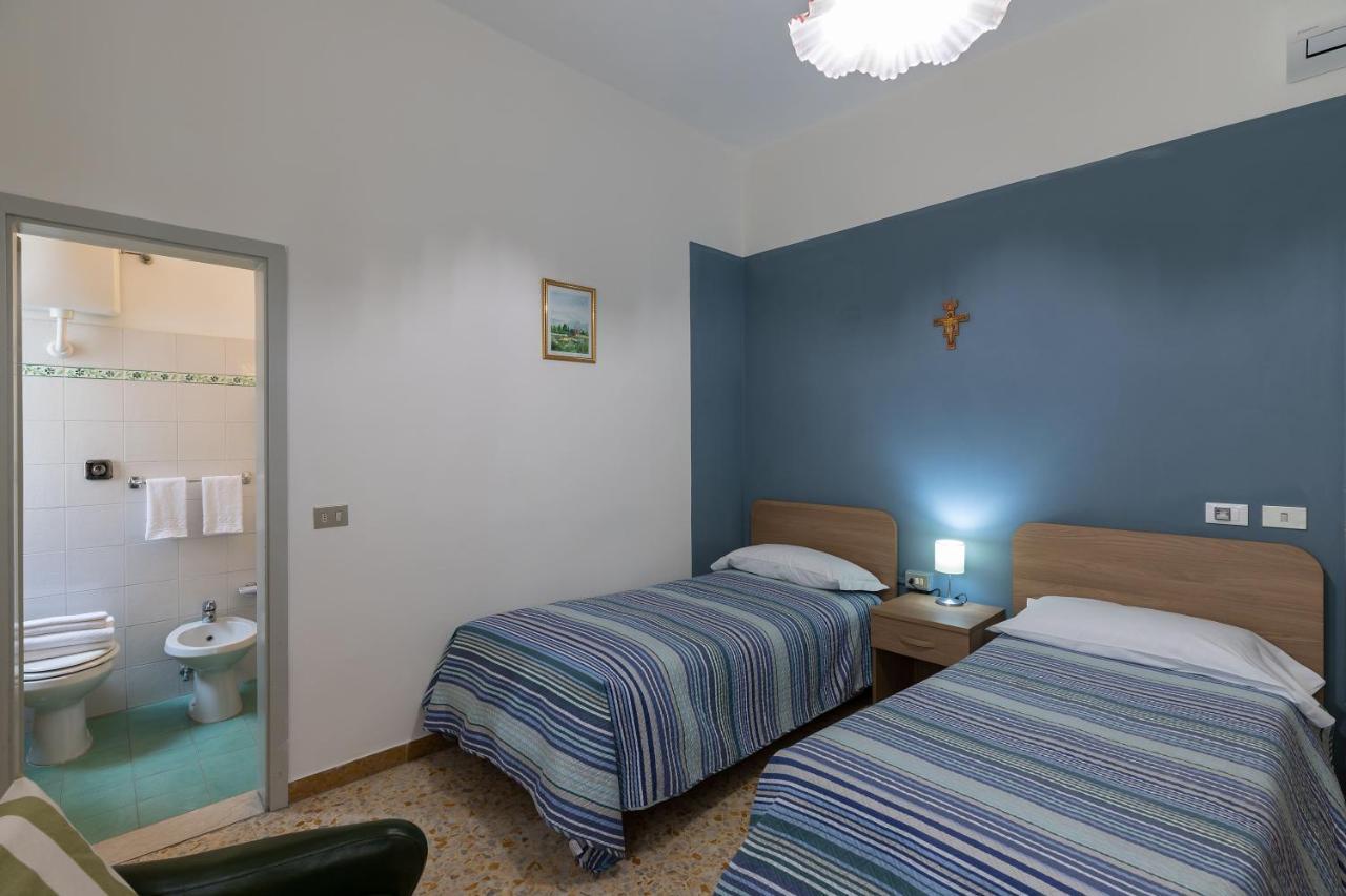 Hotel Casa Ferie Sant’Anna Florencia Exterior foto